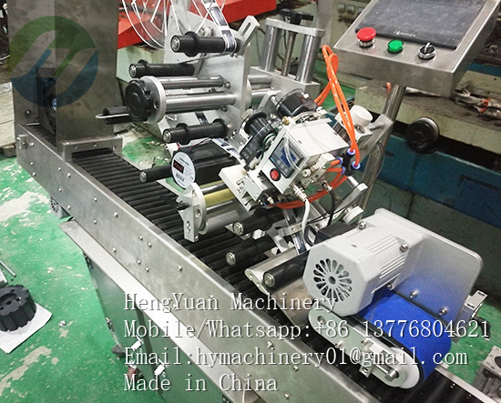 Automatic horizontal label applicator