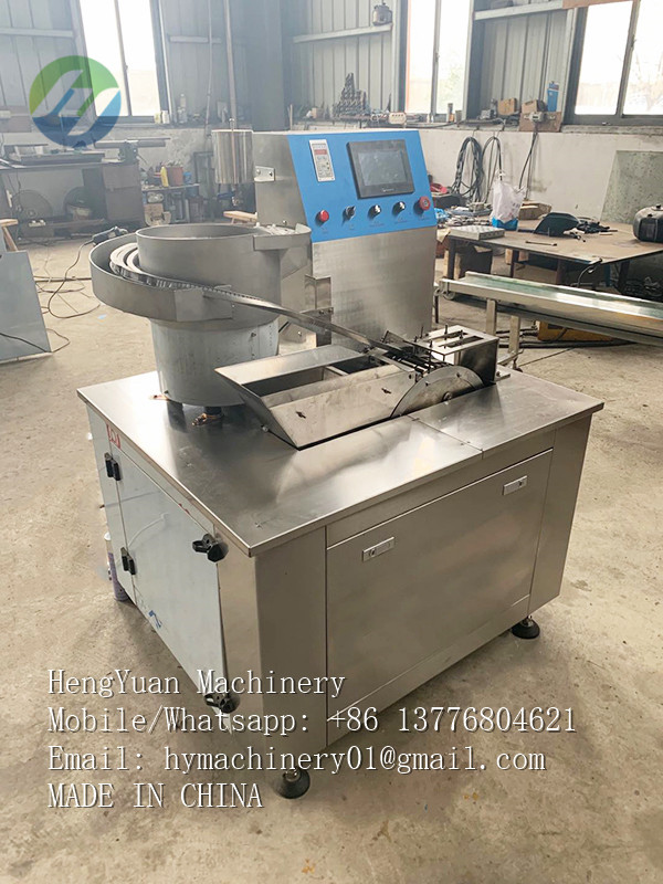 Automatic saliva suction tube and tip assembling machine